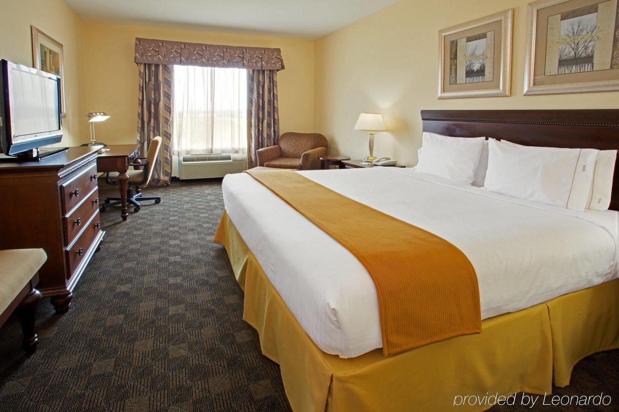 Holiday Inn Express Pearland By Ihg Стая снимка
